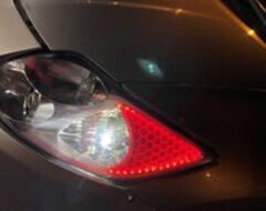 Toyota Yaris элемент маски стекла, подсветка