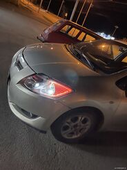 Toyota Yaris элемент маски стекла, подсветка