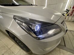 Hyundai Solaris глаз дьявола белый